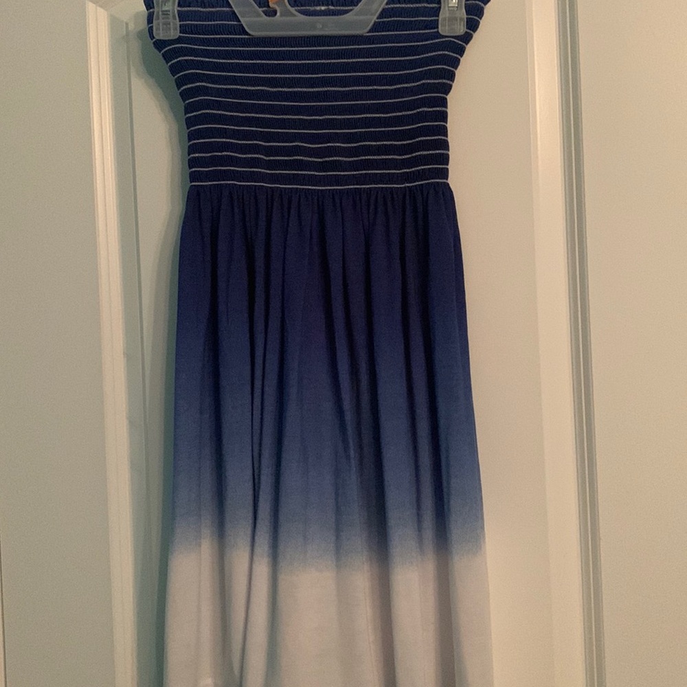 cute sundress, very flowy
